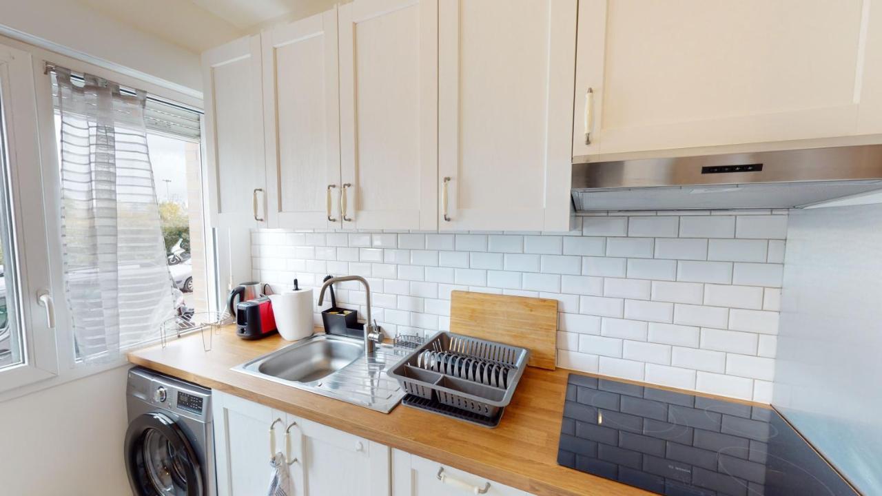 Live Like A Local Stylish 2Br With Balcony & Parking Apartment Saint-Denis  Ngoại thất bức ảnh