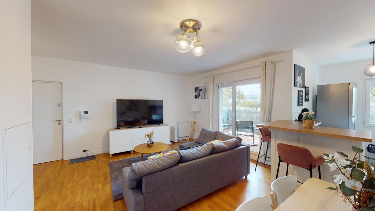 Live Like A Local Stylish 2Br With Balcony & Parking Apartment Saint-Denis  Ngoại thất bức ảnh
