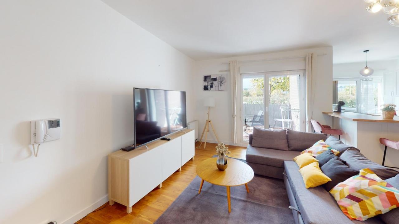 Live Like A Local Stylish 2Br With Balcony & Parking Apartment Saint-Denis  Ngoại thất bức ảnh