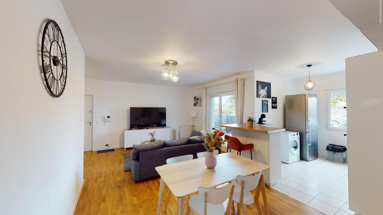 Live Like A Local Stylish 2Br With Balcony & Parking Apartment Saint-Denis  Ngoại thất bức ảnh