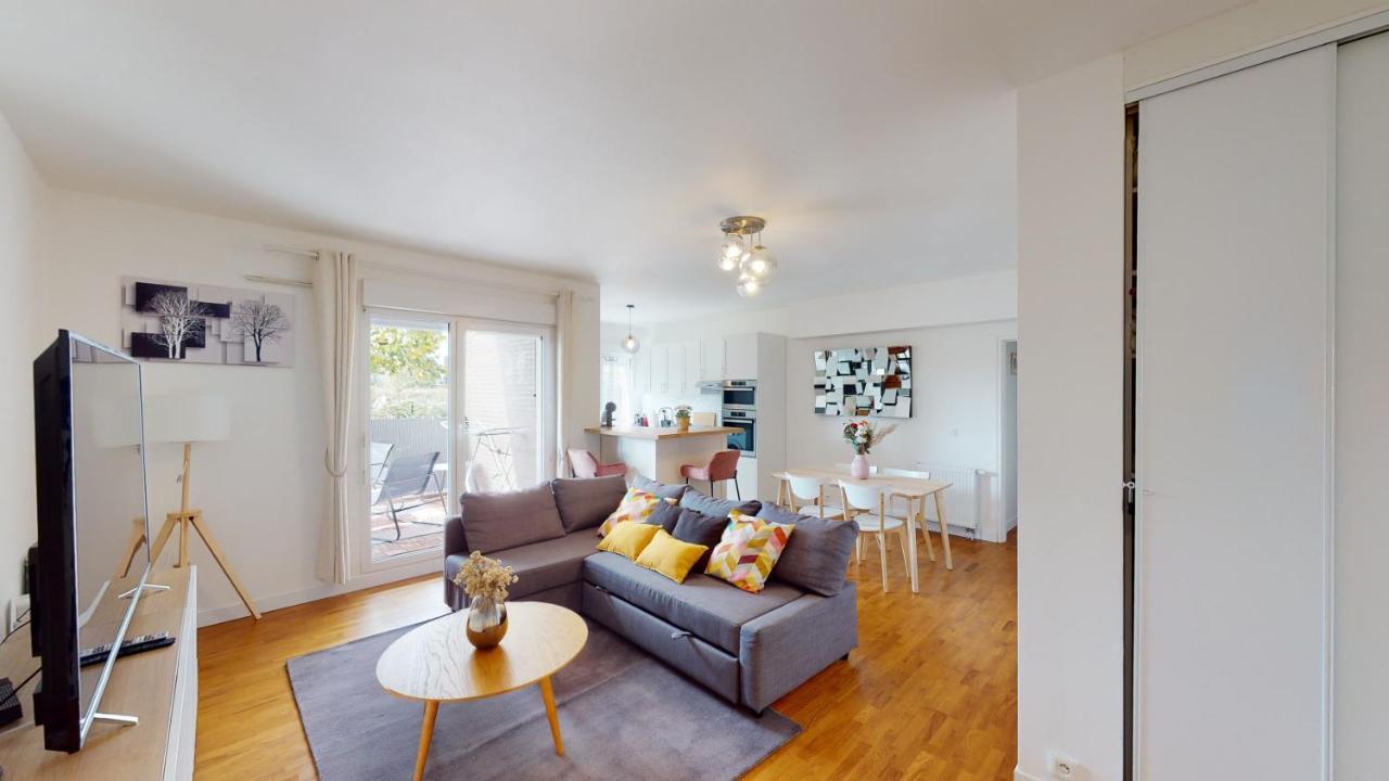 Live Like A Local Stylish 2Br With Balcony & Parking Apartment Saint-Denis  Ngoại thất bức ảnh
