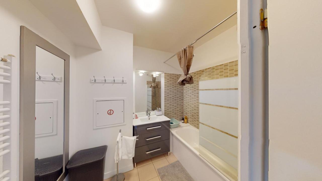 Live Like A Local Stylish 2Br With Balcony & Parking Apartment Saint-Denis  Ngoại thất bức ảnh