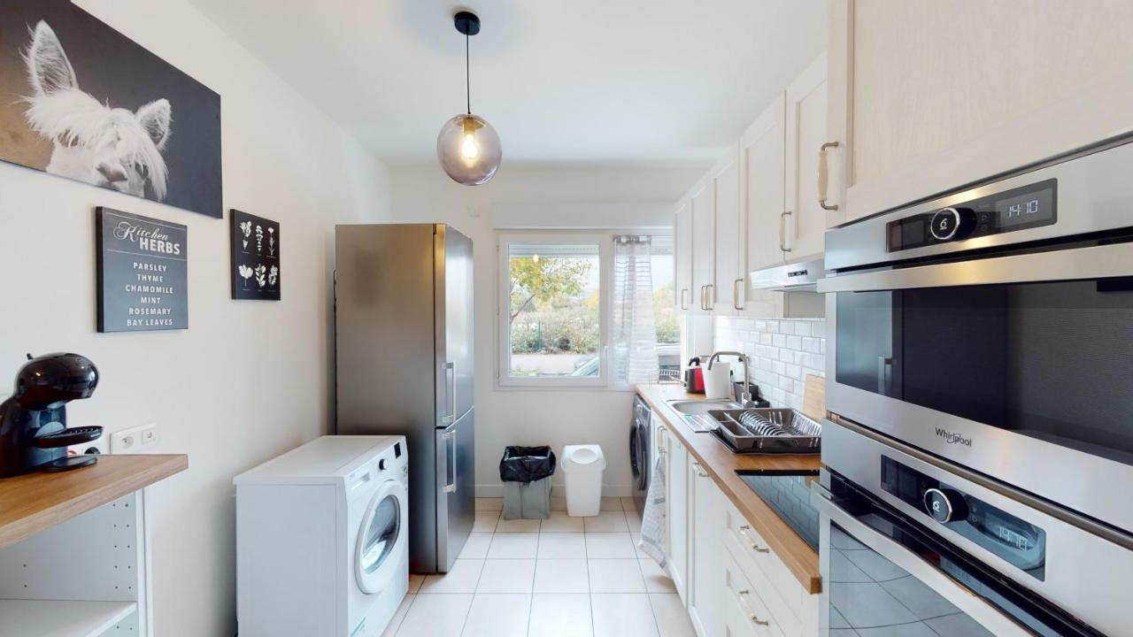 Live Like A Local Stylish 2Br With Balcony & Parking Apartment Saint-Denis  Ngoại thất bức ảnh