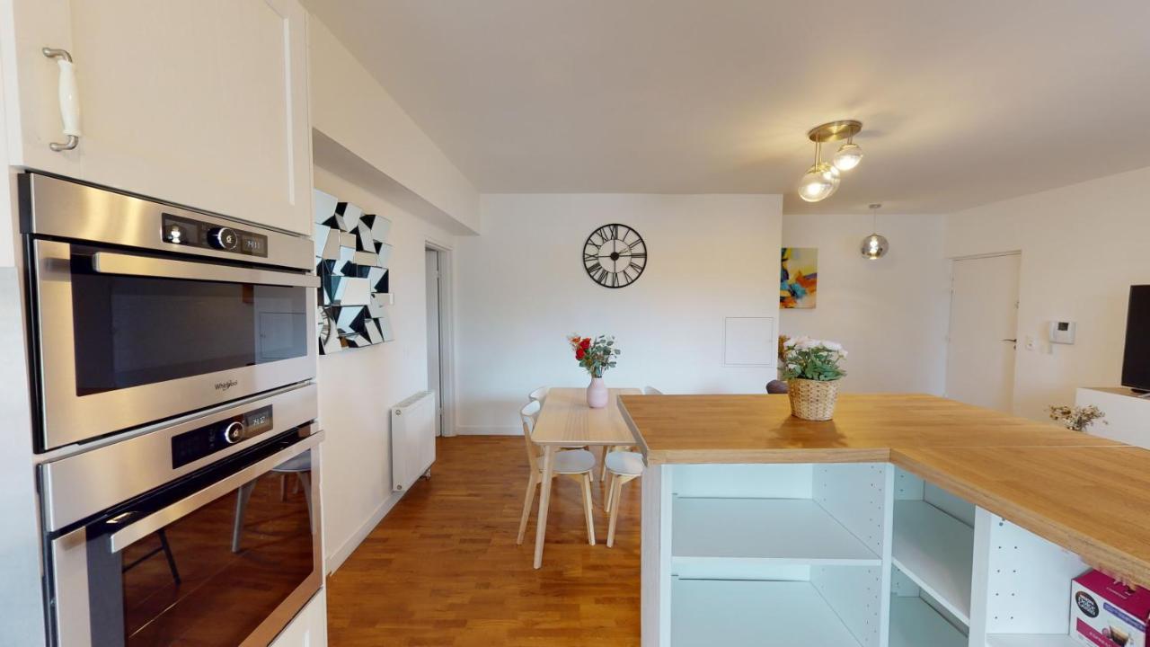 Live Like A Local Stylish 2Br With Balcony & Parking Apartment Saint-Denis  Ngoại thất bức ảnh